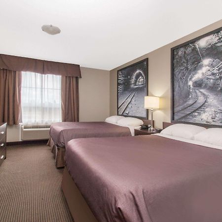 ซูเปอร์ 8 บาย วินด์แฮม เรดเลก ออนแทริโอ Hotel เรดเลค ภายนอก รูปภาพ