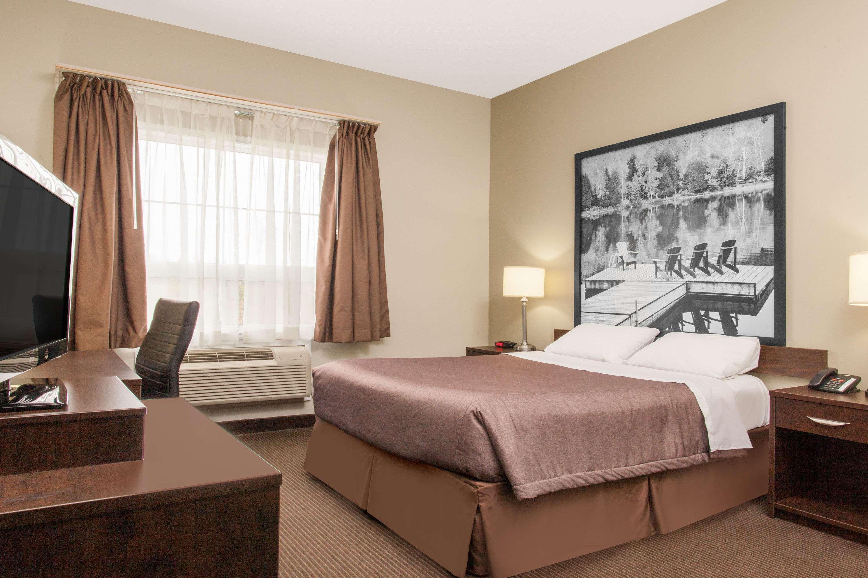 ซูเปอร์ 8 บาย วินด์แฮม เรดเลก ออนแทริโอ Hotel เรดเลค ภายนอก รูปภาพ