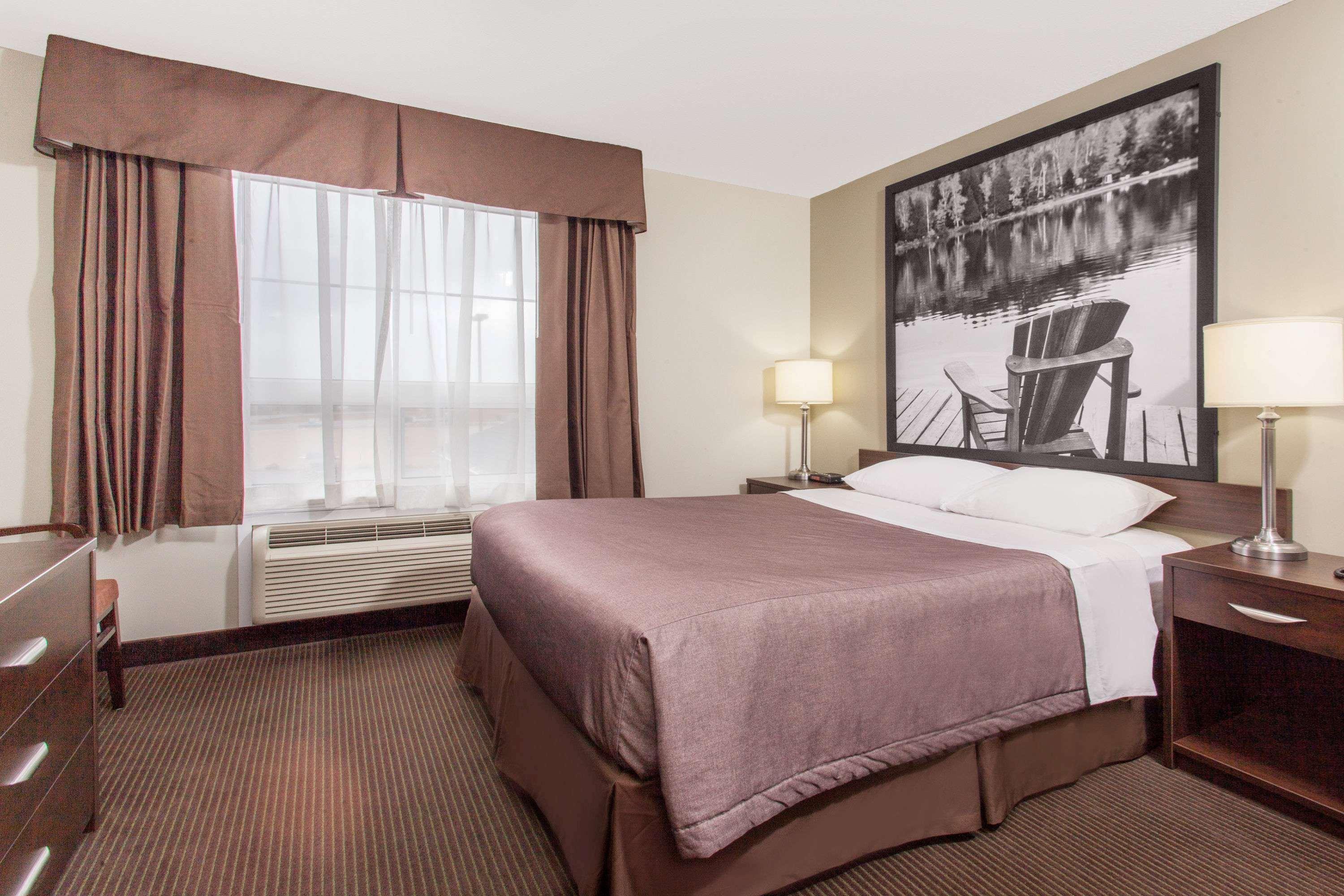 ซูเปอร์ 8 บาย วินด์แฮม เรดเลก ออนแทริโอ Hotel เรดเลค ภายนอก รูปภาพ