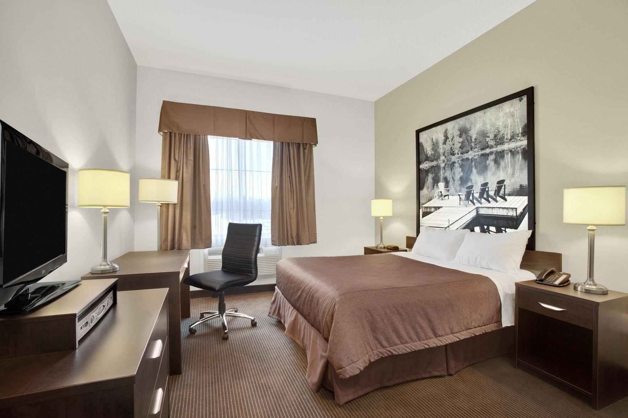 ซูเปอร์ 8 บาย วินด์แฮม เรดเลก ออนแทริโอ Hotel เรดเลค ภายนอก รูปภาพ
