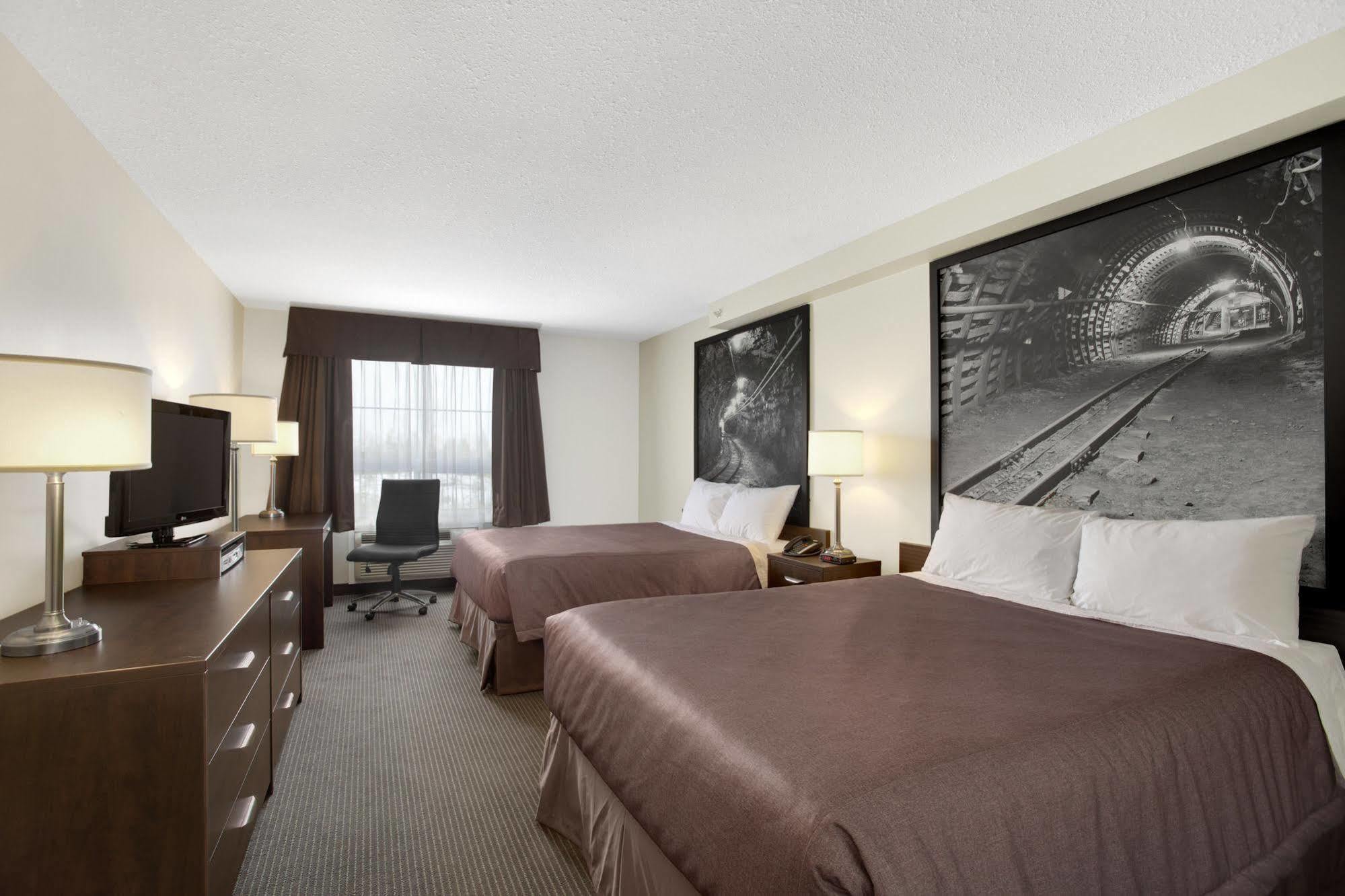 ซูเปอร์ 8 บาย วินด์แฮม เรดเลก ออนแทริโอ Hotel เรดเลค ภายนอก รูปภาพ
