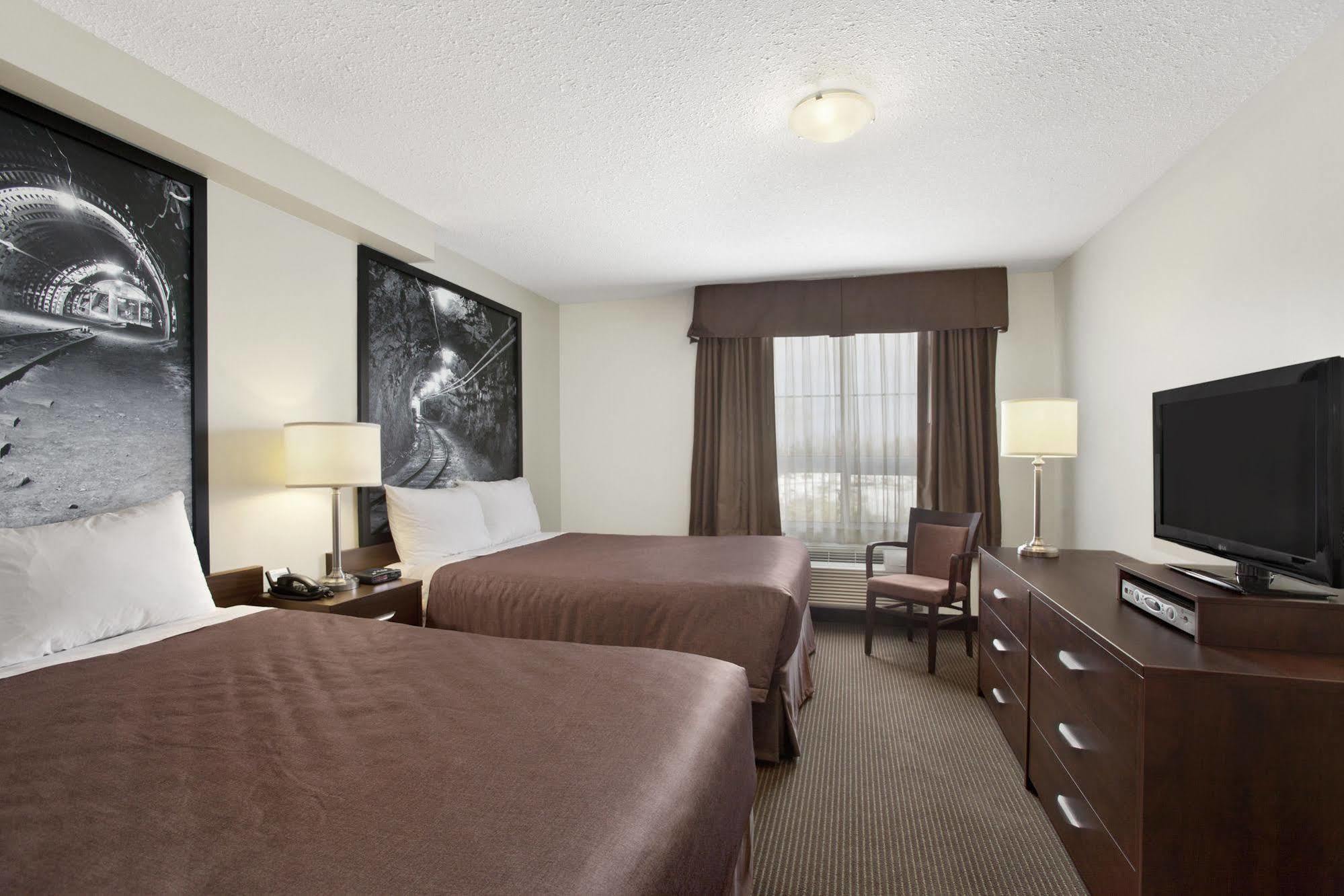 ซูเปอร์ 8 บาย วินด์แฮม เรดเลก ออนแทริโอ Hotel เรดเลค ภายนอก รูปภาพ